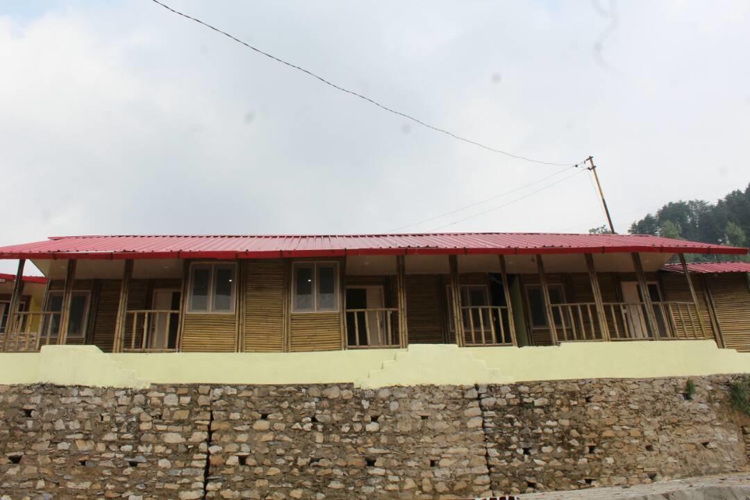 V Resorts Glamwoods Dhanulti Dhanaulti Bagian luar foto